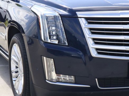 Used 2019 Cadillac Escalade ESV Platinum AWD/4WD image 9