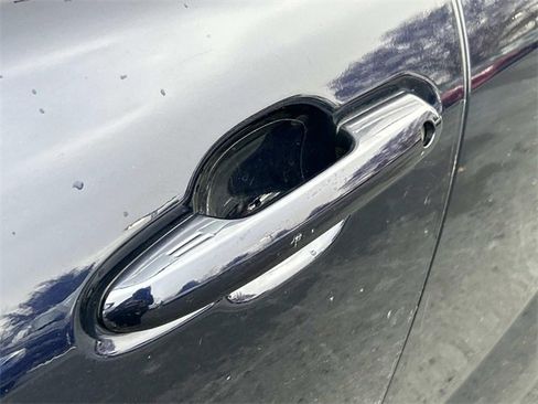 Used 2023 Toyota Highlander XLE image 15