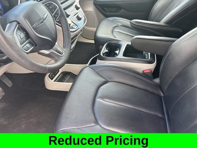 Used 2024 Chrysler Pacifica Touring-L FWD image 11
