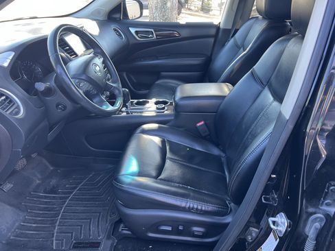 Used 2016 Nissan Pathfinder Platinum w/ Family Entertainment Package image 21