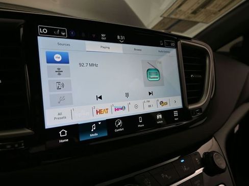 New 2025 Chrysler Voyager LX image 32