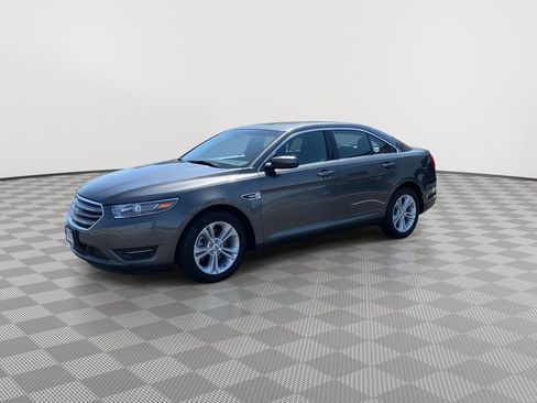 Used 2018 Ford Taurus SEL FWD image 3