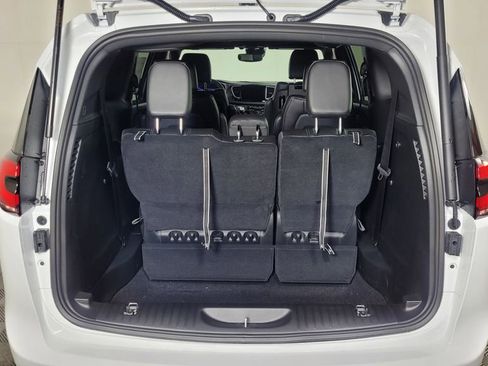 New 2026 Chrysler Pacifica Select image 9