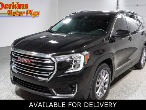 Used 2024 GMC Terrain SLT image 1