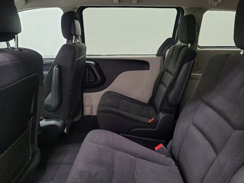 Used 2019 Dodge Grand Caravan SE image 18