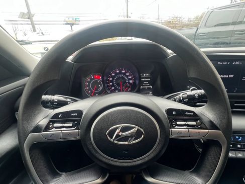 Used 2023 Hyundai Elantra SEL FWD image 17