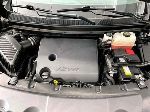 Used 2023 Chevrolet Traverse LS FWD image 11