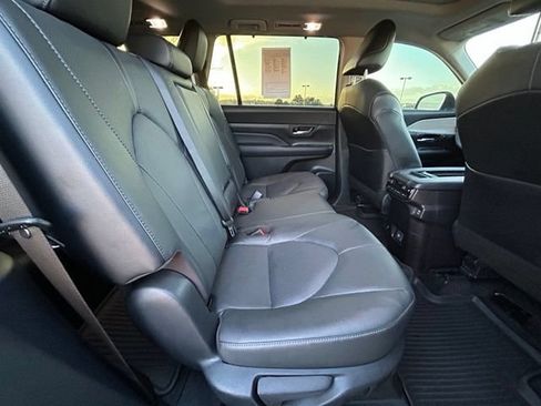 Used 2025 Toyota Grand Highlander AWD Hybrid image 33