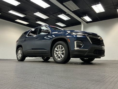 Used 2022 Chevrolet Traverse LS image 8