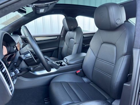 Used 2021 Porsche Cayenne Turbo S image 41