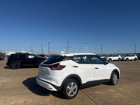 Used 2022 Nissan Kicks S image 20
