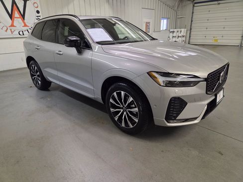 Used 2025 Volvo XC60 B5 Plus image 10