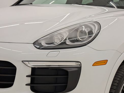 Used 2018 Porsche Cayenne AWD image 11