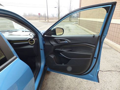 Used 2025 Chevrolet Trax ACTIV w/ Sunroof Package FWD image 40