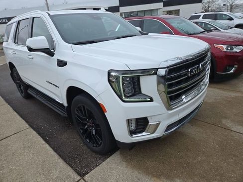 Used 2023 GMC Yukon SLT w/ SLT Premium Package AWD/4WD image 2