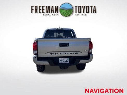 Used 2018 Toyota Tacoma TRD Off-Road w/ Technology Package AWD/4WD image 6