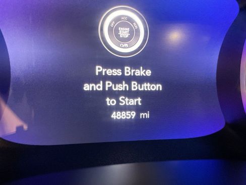 Used 2024 Chrysler Pacifica Touring-L image 16