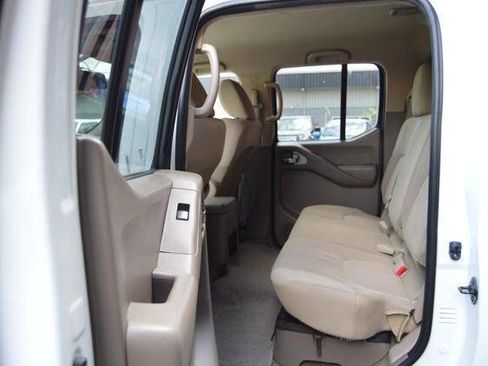 Used 2013 Nissan Frontier SV image 14