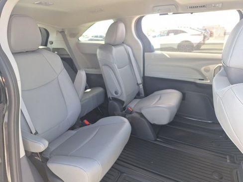 Used 2024 Toyota Sienna XLE w/ XLE Plus Package AWD/4WD image 18