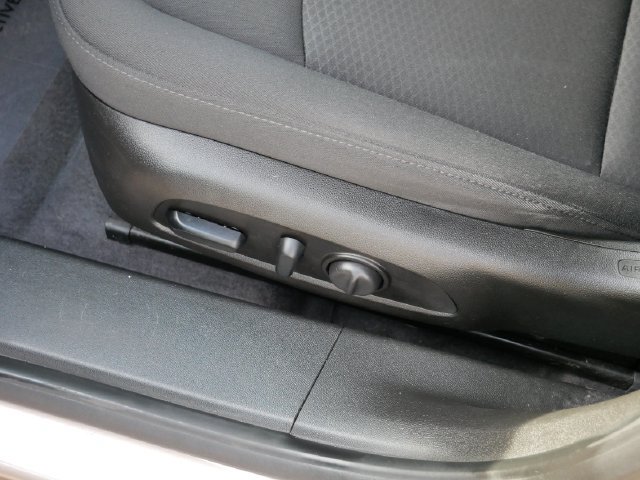 Used 2018 Chevrolet Malibu LT FWD image 19