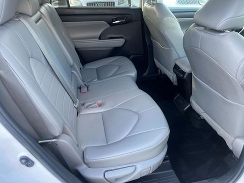Used 2022 Toyota Highlander XLE image 20