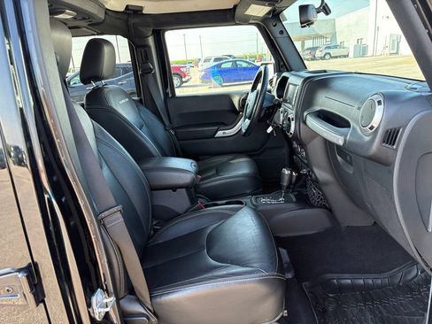 Used 2016 Jeep Wrangler Unlimited Rubicon AWD/4WD image 42