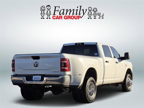 Used 2024 RAM 3500 Tradesman w/ Chrome Appearance Group image 4