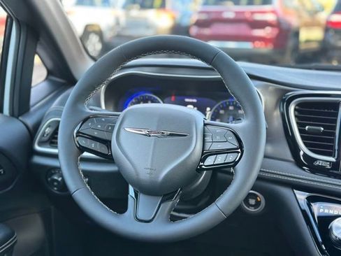 New 2026 Chrysler Pacifica Select w/ S Appearance Package image 18