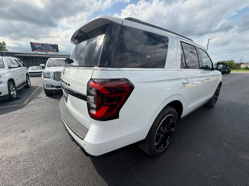Used 2022 Ford Expedition Limited RWD image 3