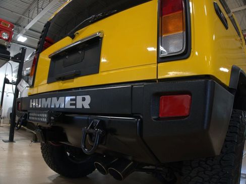 Used 2003 HUMMER H2 w/ Preferred Equipment Group image 22