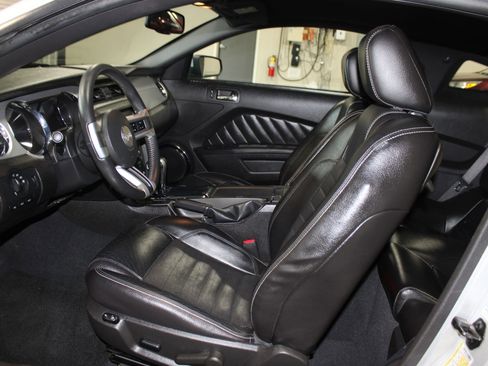 Used 2010 Ford Mustang GT RWD image 25