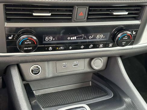 Used 2023 Nissan Rogue SV w/ SV Premium B Package image 29