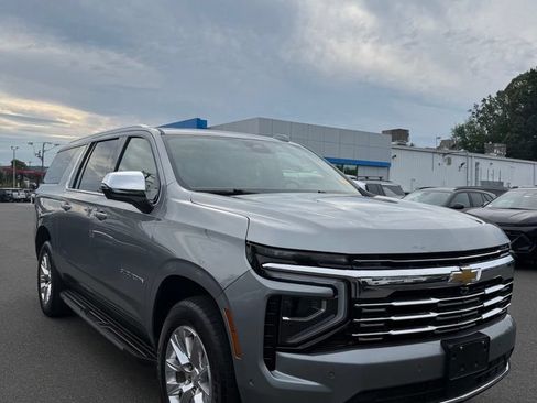 Used 2025 Chevrolet Suburban Premier AWD/4WD image 1
