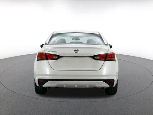 Used 2025 Nissan Altima 2.5 SV FWD image 8