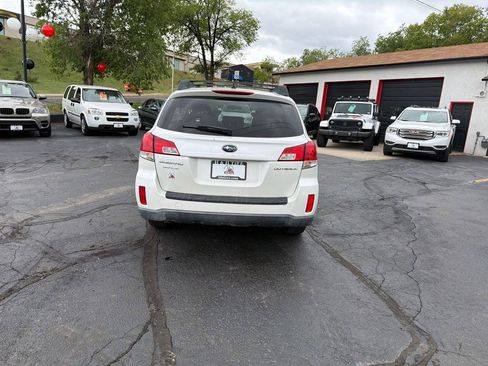 Used 2014 Subaru Outback 2.5i Premium AWD/4WD image 9