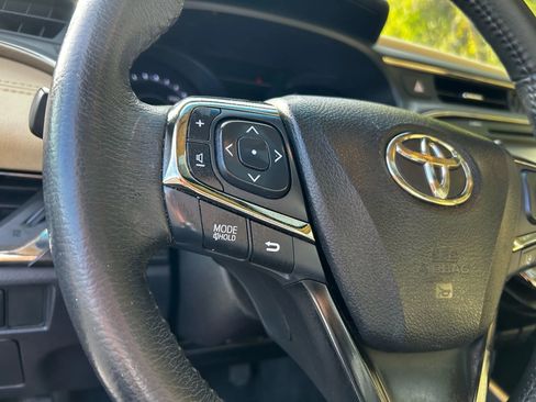 Used 2018 Toyota Avalon XLE Premium image 11