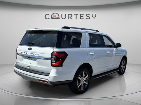 Used 2022 Ford Expedition Limited image 5