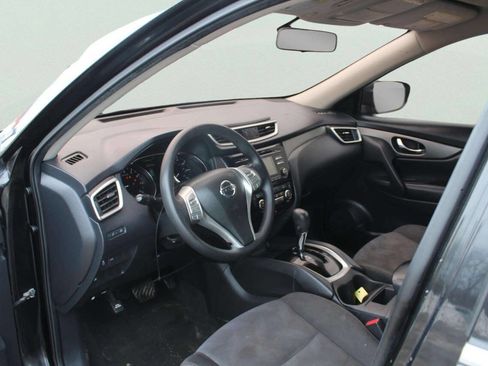 Used 2016 Nissan Rogue SV image 9