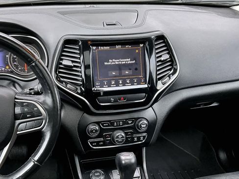 Used 2019 Jeep Cherokee Limited image 7