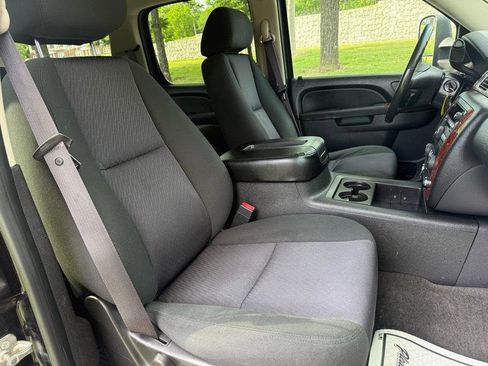 Used 2012 Chevrolet Suburban 2500 LS w/ Convenience Package 1 AWD/4WD image 19