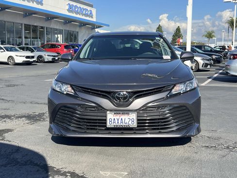 Used 2018 Toyota Camry LE image 4