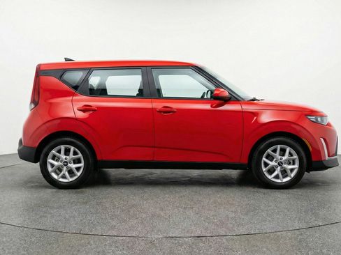 Used 2025 Kia Soul LX w/ LX Technology Package image 11
