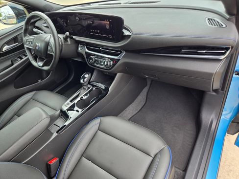 Certified 2025 Buick Envista Sport Touring w/ Convenience I Package FWD image 25