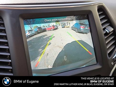 Used 2022 Jeep Cherokee Latitude Lux w/ Sun & Sound Group AWD/4WD image 28