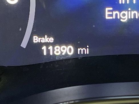 Used 2022 Chrysler Pacifica Limited w/ Uconnect Theater Family Group image 6