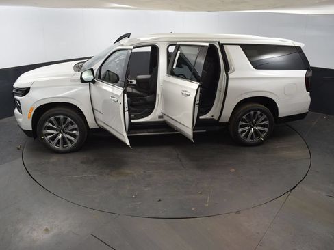 Used 2025 Chevrolet Suburban High Country AWD/4WD image 62