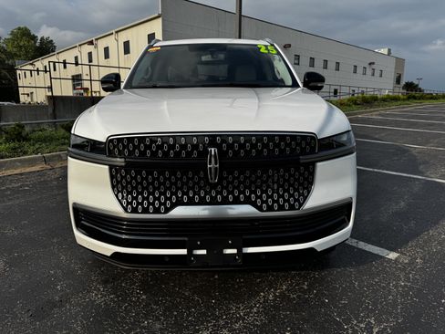 Used 2025 Lincoln Navigator Reserve AWD/4WD image 19