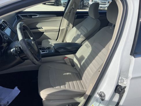 Used 2019 Ford Fusion SE image 12