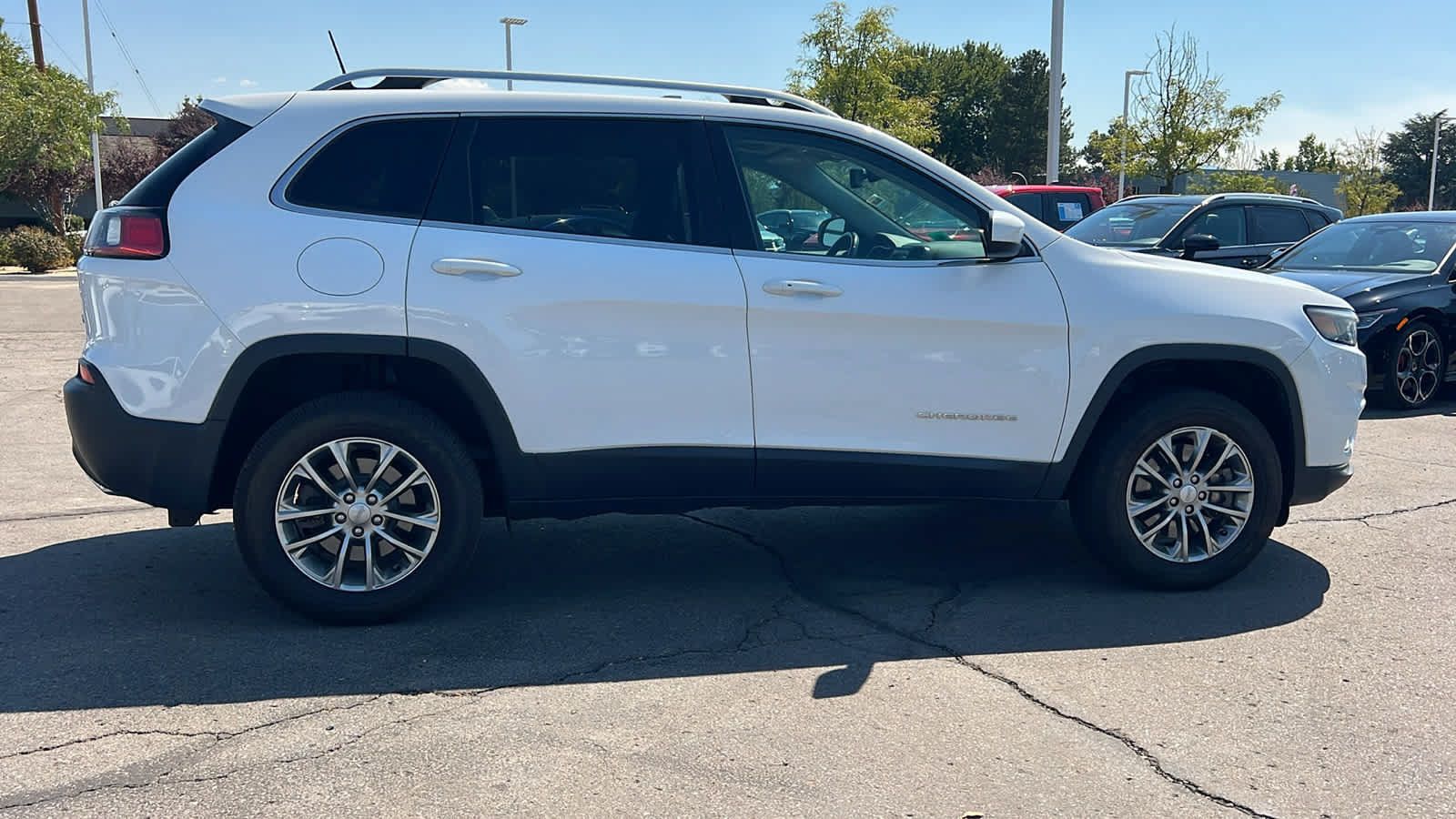 Used 2019 Jeep Cherokee Latitude Plus w/ Comfort/Convenience Group AWD/4WD image 4
