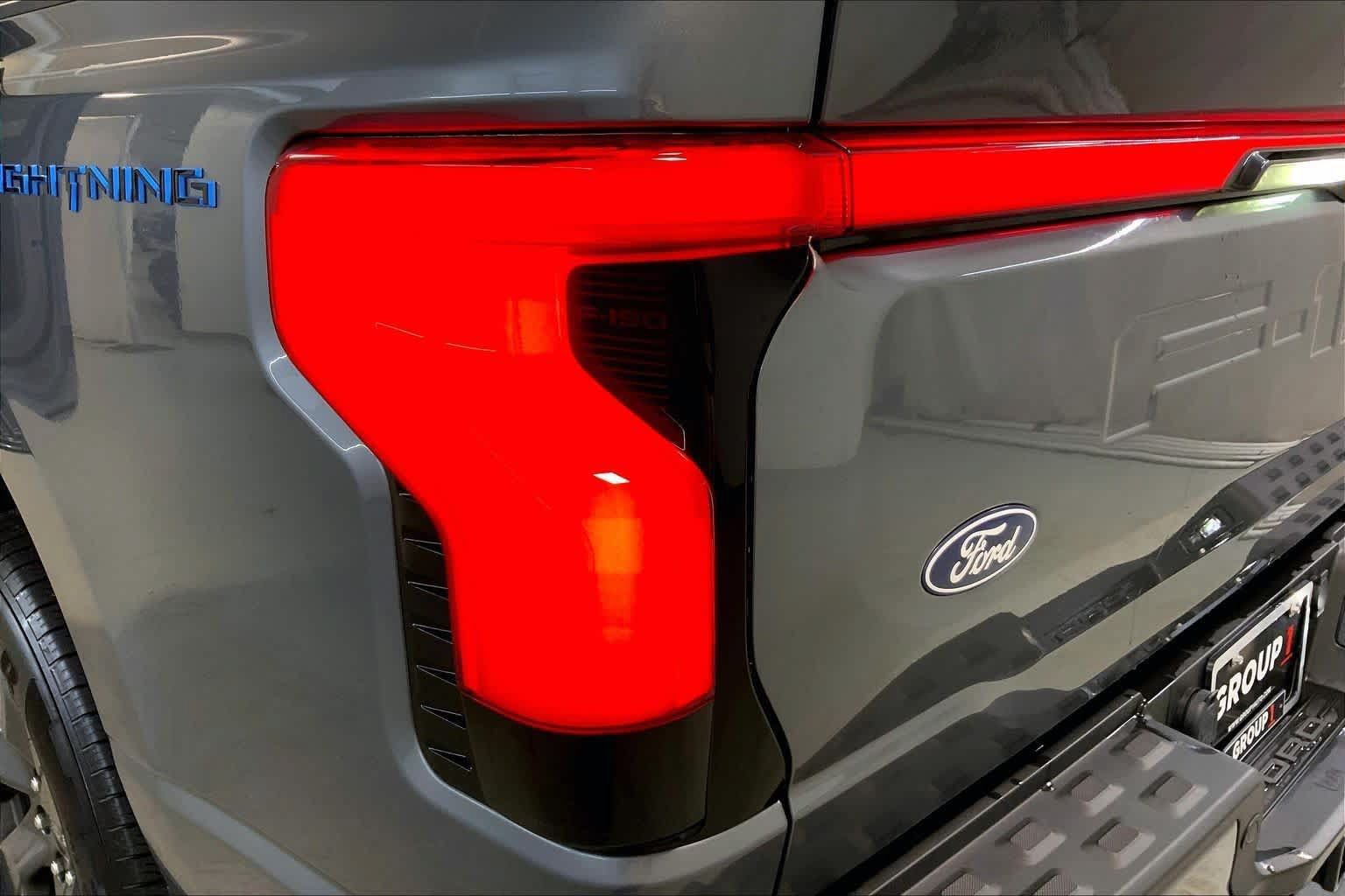 Used 2024 Ford F150 Lightning Lariat AWD/4WD image 28